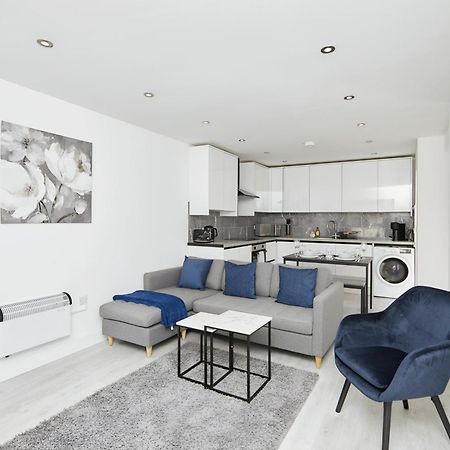 Modern Home In Derby City Centre - Free Gated Parking Exterior photo