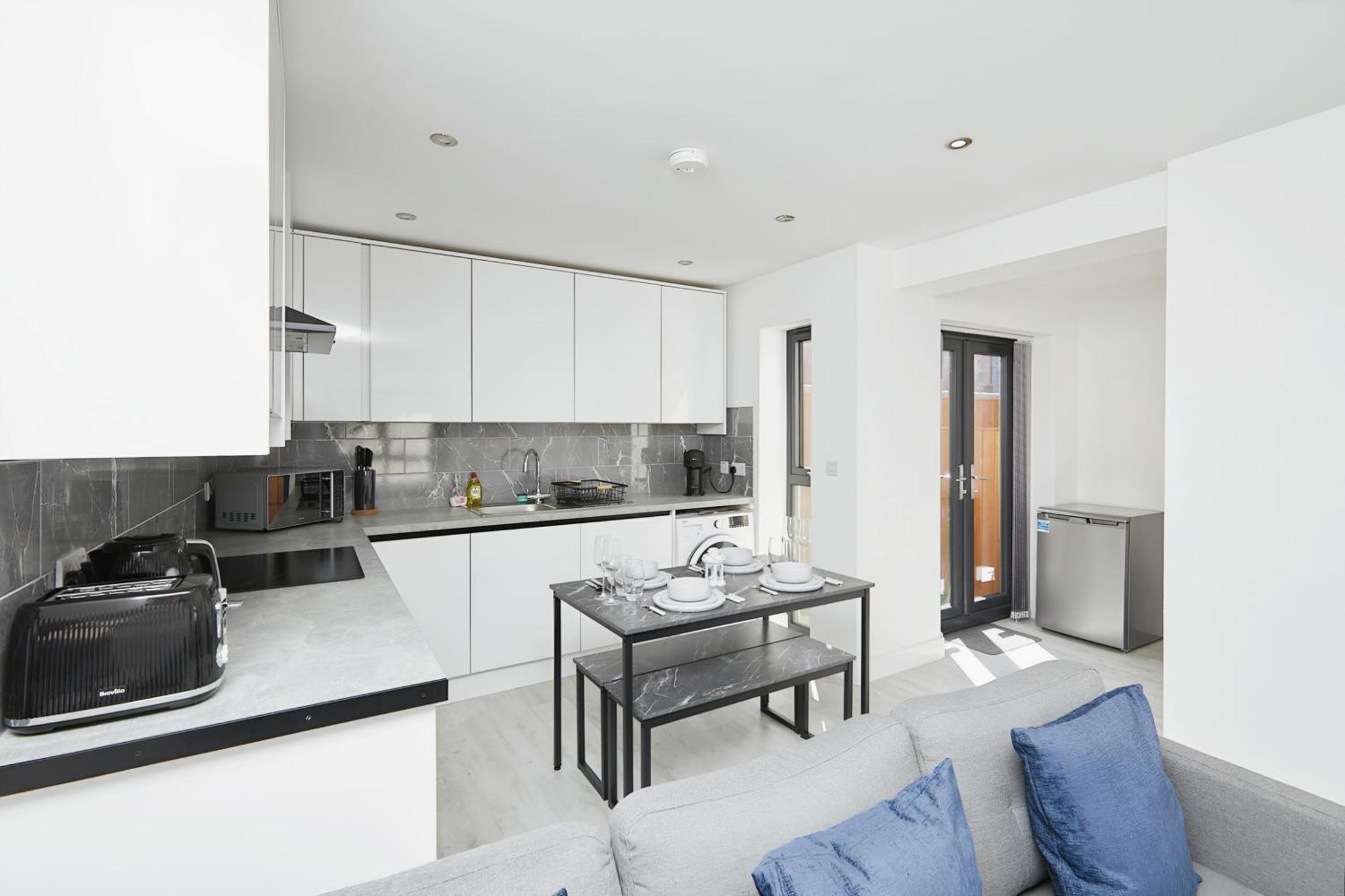 Modern Home In Derby City Centre - Free Gated Parking Exterior photo