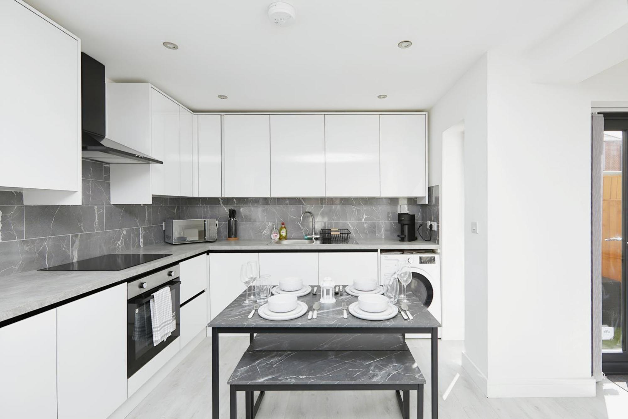 Modern Home In Derby City Centre - Free Gated Parking Exterior photo
